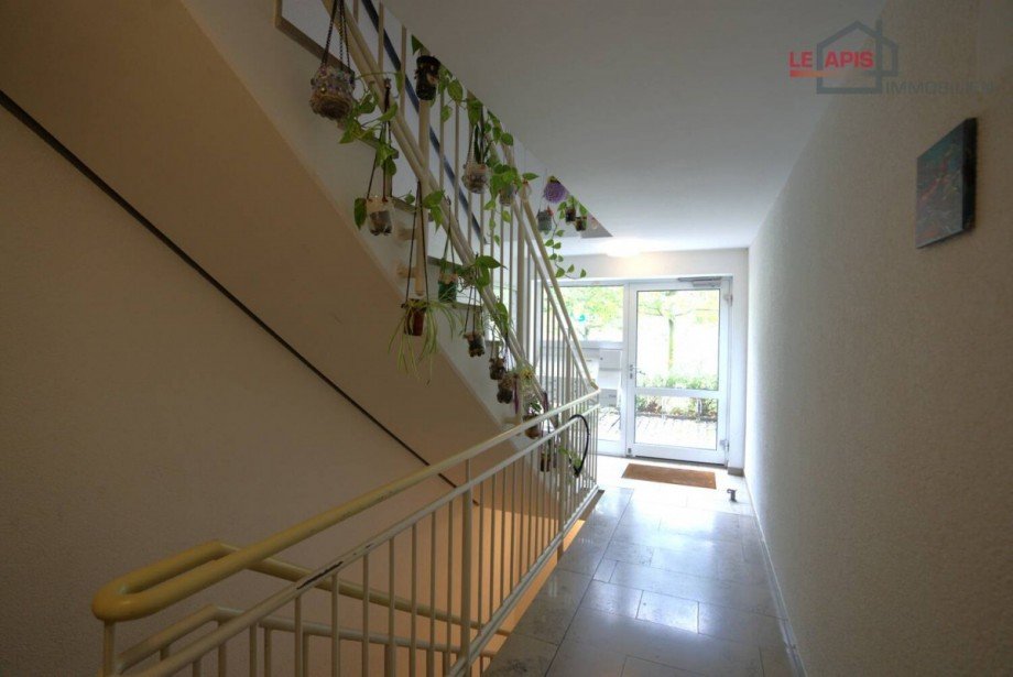 Treppenhaus Eingangsbereich Bild 2 Etagenwohnung Leipzig
