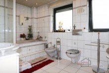 Masterbad 1.OG +++Reihenendhaus mit Ausbaupotential in Benrath - Top-Lage+++