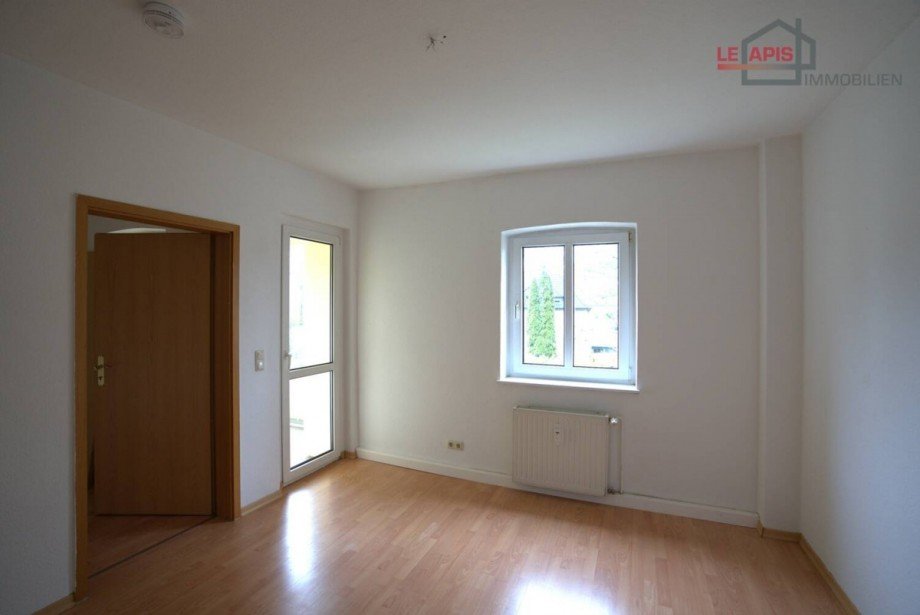 Zimmer 1 m. angrenzedem halben Zimmer u. Zugang Balkon Bild 2 Etagenwohnung B�hlen