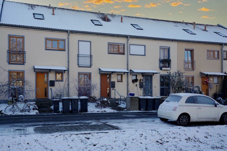 Aussenansicht Taucha Reihenmittelhaus +++REIHENMITTELHAUS VOLLUNTERKELLERT IN BELIEBTER LAGE V. TAUCHA M. GARTEN, TERRASSE U. STELLPL.+++