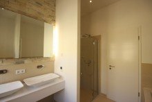 Bad mit Wanne und Dusche obere Ebene +++REIHENHAUS MIT VIEL PLATZ FR DIE GROE FAMILIE  - EXTRAVAGANTE 4-RWG IM BELIEBTEN GOHLIS+++