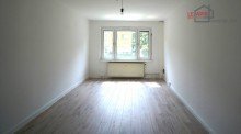 Wohnzimmer +++ATTRAKTIVE, HELLE 2-RWG MIT TAGESLICHTBAD INKL. DUSCHE U. PKW-STELLPL. IM BELIEBTEN ZWENKAU+++