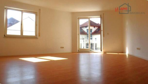 Wohnzimmer m. Zugang zum Balkon- Bild vor Renovierung Erdgeschosswohnung Leipzig