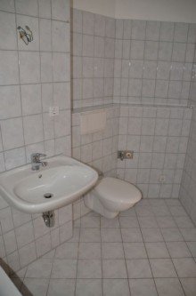 Blick ins Bad +++WOHNEN IN ALTLINDENAU 1-RWG MIT BALKON IN RUHIGER LAGE+++