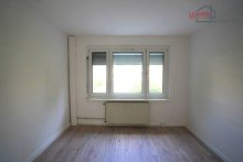 Schlafzimmer +++ATTRAKTIVE, HELLE 2-RWG MIT TAGESLICHTBAD INKL. DUSCHE U. PKW-STELLPL. IM BELIEBTEN ZWENKAU+++