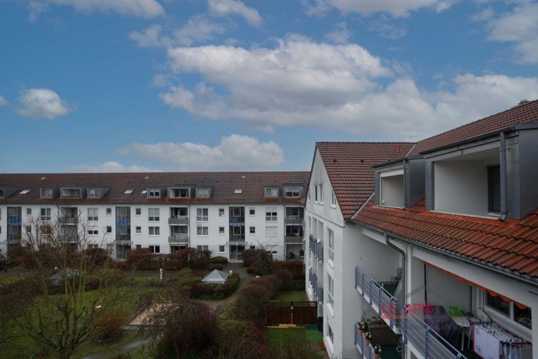 Balkonausblick Leipzig / Lausen Dachgeschosswohnung +++SCHICKE 2-DG-WHG. M. LOGGIA INKL. MARKISE, KLIMAANLAGE, AR U. BAD M. WANNE IN LEIPZIG-LAUSEN+++