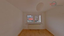 Wohnzimmer +++ERSTBEZUG N. MODERNISIERUNG +++TOLLE 2-RWG MIT NEUEM LAMINATB�DEN IM BELIEBTEN TORGAU+++