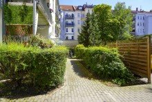 Garten Weg zum Eingangsbereich Treppenhaus +++ SCHICKE 2-RAUM-DG-ETW M. DACHTERRASSE (S�DSEITE) U. TAGESLICHTBAD UNWEIT D. MARIANNENPARKS +++