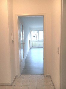 Flurbereich mit Zugang zum WZ TOLLE, FRISCH RENOVIERTE 2-RWG M. EBK, AR U. BALKON IN BELIEBTER, GRNER LAGE V. LEIPZIG-LINDENTHAL