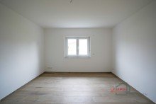 Schlafzimmer +++ ERSTBEZUG! EFH IM BUNGALOWSTIL IN IDYLLISCHER LAGE V. HOLZHAUSEN M. GARAGE U. GR. GARTEN +++