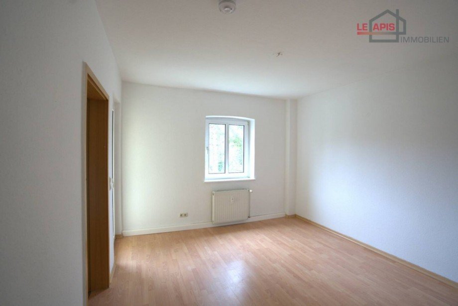 Zimmer 1 m. angrenzedem halben Zimmer u. Zugang Balkon Etagenwohnung B�hlen