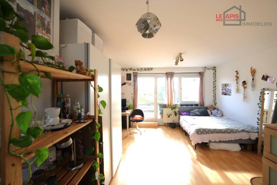 Blick v. K�che ins Wohn- u. Schlafzimmer Etagenwohnung Leipzig