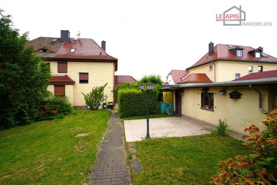 vorderer Gartenbereich inkl. Gerteschuppen u. Garage Doppelhaushlfte Leipzig