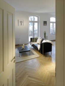Wohnzimmer +++WOHNEN WIE EIN SCHLOSSHERR -  4-RWG IN TOP-LAGE INKL.2 BDERN, KAMIN UND BALKON+++