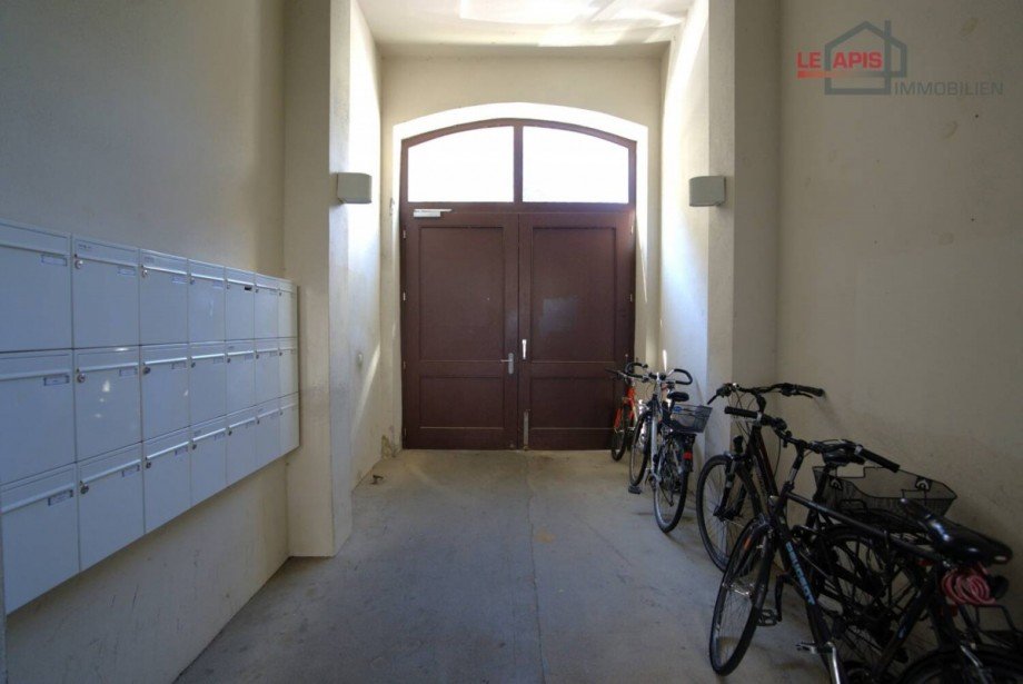 Hauseingang Durchgang zum Treppenhaus Etagenwohnung Leipzig