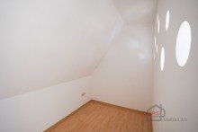 Begehbarer Kleiderschrank +++ATTRAKTIVE, HELLE 3,5-RWG MIT TAGESLICHTBAD INKL. WANNE/ DUSCHE UND DACHTERRASSE IM BELIEBTEN ZWENKAU+++