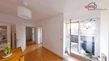 Wohnzimmer Bild 2 +++ SCHICKE 2-RAUM-DG-ETW M. DACHTERRASSE (S�DSEITE) U. TAGESLICHTBAD UNWEIT D. MARIANNENPARKS +++