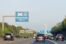 AdobeStock_659003296 +++ERSTBEZUG N. SAN.-TOP 3-RWG VOLLMBLIERT IN DUISBURGS BESTER LAGE MIT 2 BALKONEN, EBK UND GARTEN+++