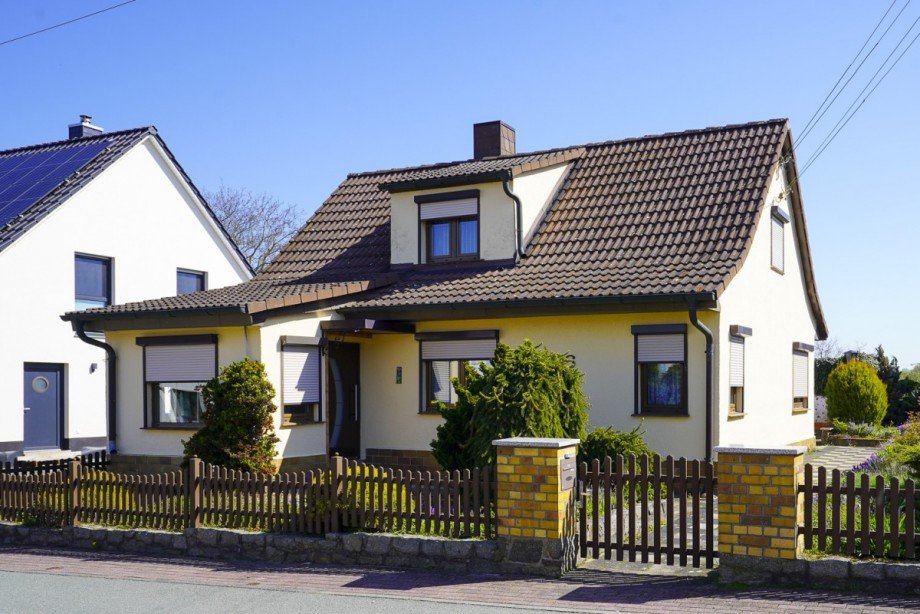 Hausansicht Seite Einfamilienhaus Taucha