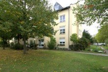 Hausansicht hinten m. Gartenbereich GEM�TLICHE, RUHIG GELEGENE 2-RWG M. EBK, BK, AR U. PKW-STELLPLATZ IN BEGEHRTER LAGE V. LINDENTHAL