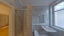 Bad mit Dusche und Fenster +++Auergewhnliche 5-RWG m. EBK, Kamin, Wintergarten u. Balkon im beliebten Stadtteil Gohlis-Sd+++