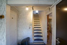 Treppenaufgang ins OG Charmantes EFH mit Garage, Nebengeb. u. Grundstck in einer idyllischen sowie grnen Oase v. Taucha