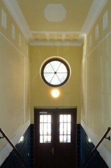 Hauseingang Treppenhaus 3-Raum-DG-Wohnung mit Charme inmitten der S�dvorstadt