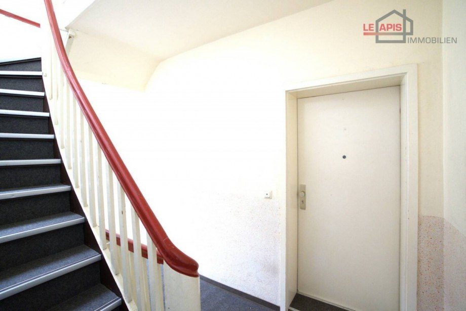 Treppenhaus Wohnungseingangsbereich Etagenwohnung B�hlen