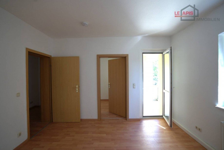 Zimmer 3 Bild 3 mit Zugang zum halben Zimmer u. Balkon Etagenwohnung B�hlen