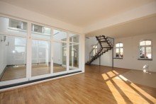 Wohnzimmer mit Blick zum Atrium +++REIHENHAUS MIT VIEL PLATZ FR DIE GROE FAMILIE  - EXTRAVAGANTE 4-RWG IM BELIEBTEN GOHLIS+++