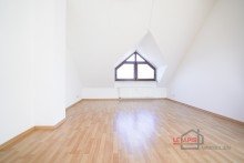 oberes Zimmer +++DACHGESCHOSS-MAISONETTE IM LEIPZIGER NORDOSTEN 2-RWG MIT DACHTERRASSE UND BLICK INS GR�NE+++