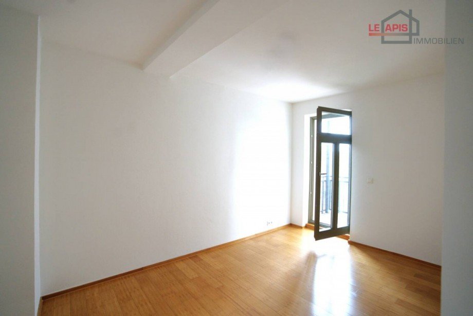 Zimmer 1 mit Balkonzugang Etagenwohnung Leipzig