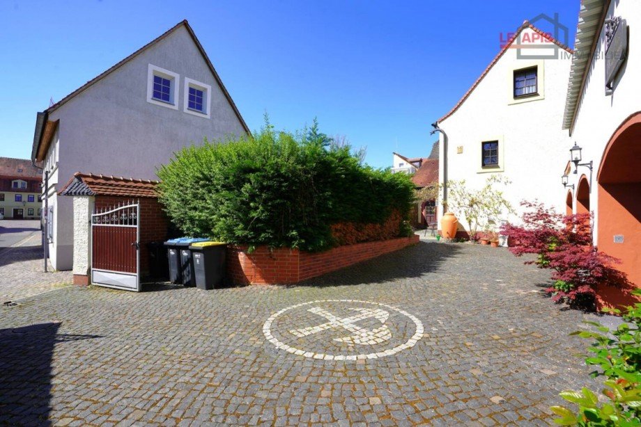 Zugang zum Grundstck u. Garagen Einfamilienhaus Grimma