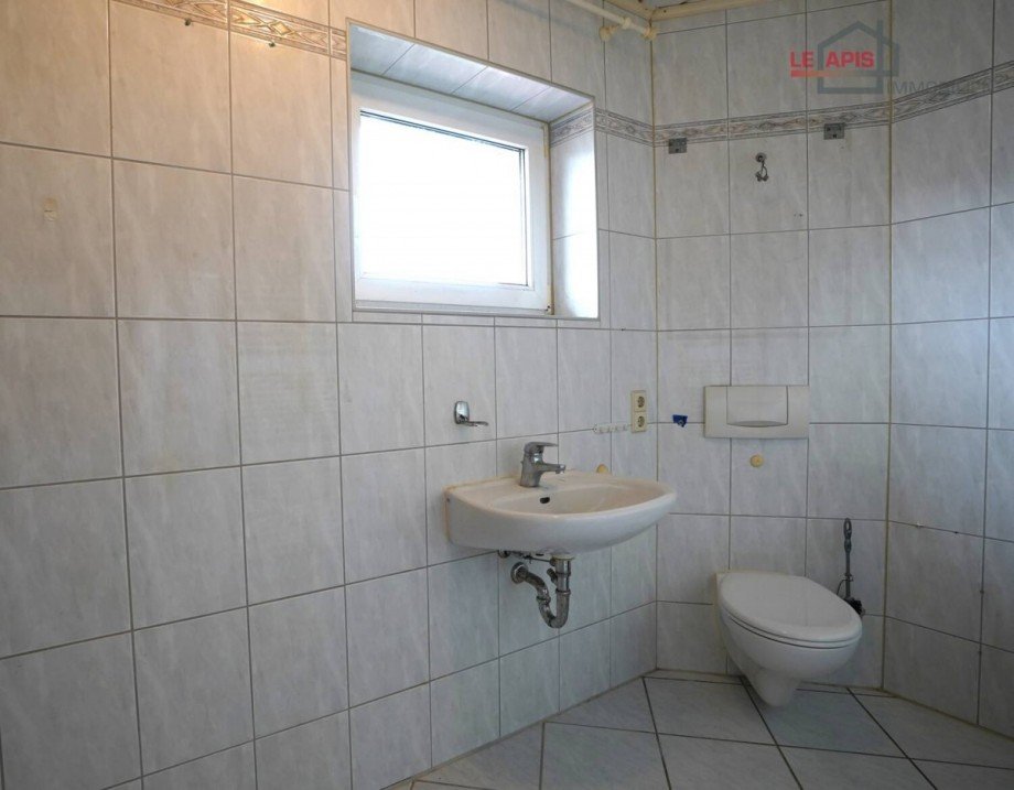 Tageslichtbad 1.OG Bild 2 Doppelhaushlfte Leipzig