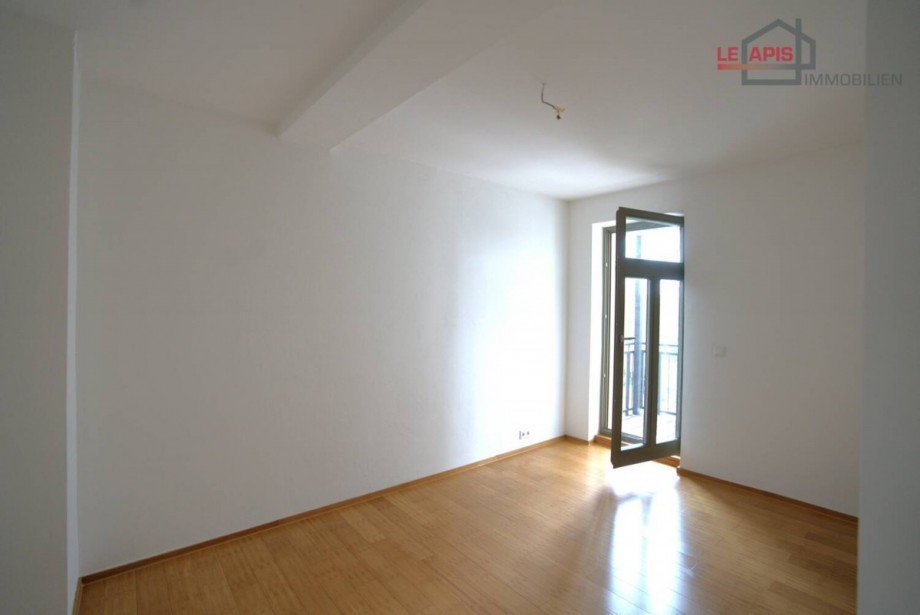 Zimmer 1 mit Balkonzugang Etagenwohnung Leipzig