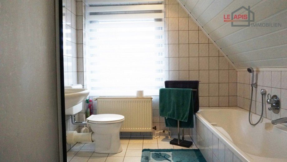 Master-Bad obere Etage 1.OG Doppelhaush�lfte Gro�p�sna