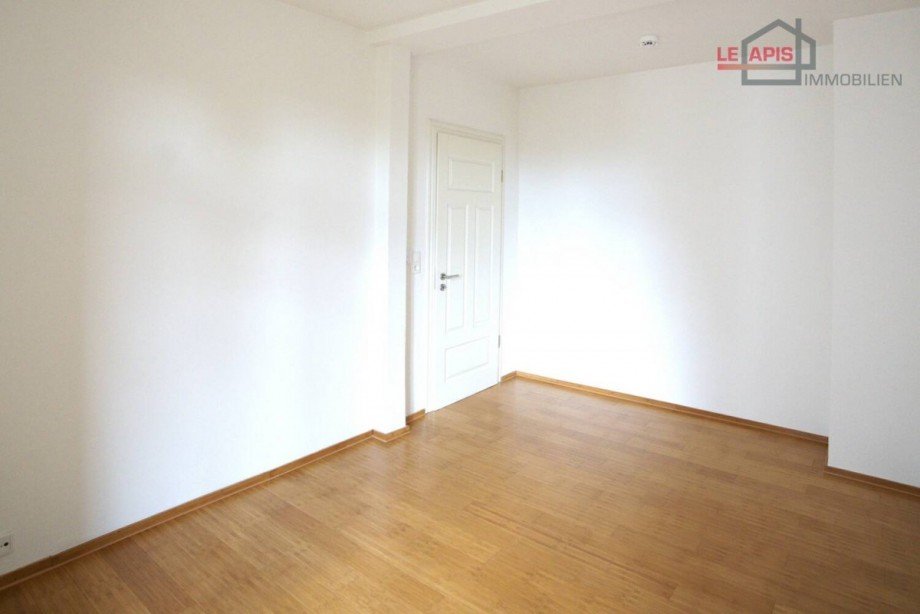 Zimmer 1 mit Balkonzugang Bild 2 Etagenwohnung Leipzig