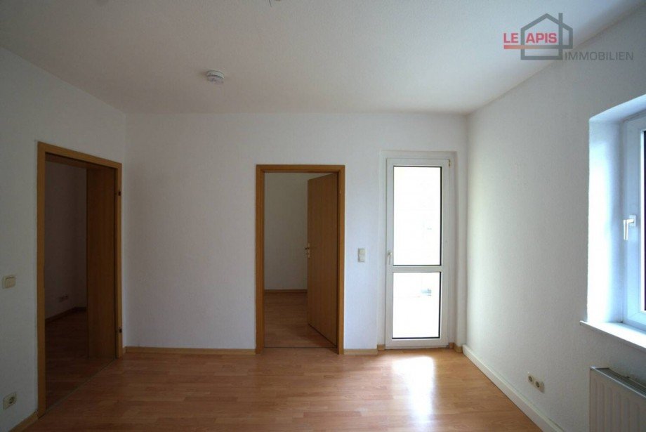 Zimmer 1 m. angrenzedem halben Zimmer u. Zugang Balkon Bild 3 Etagenwohnung B�hlen