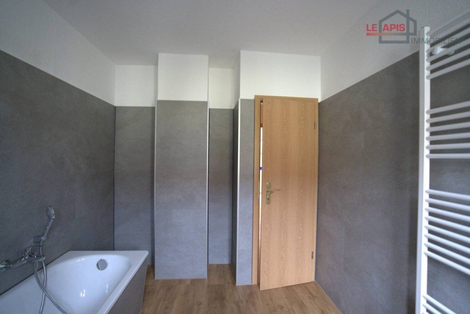 SCHICKE, HELLE 3,5-RWG M. TAGELICHTBAD, BK U. PKW-STELLPL. IN RUHIGER SOWIE GRÜNER LAGE V. BÖHLEN - Photo 5