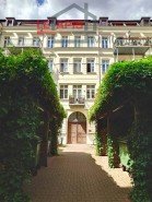 Hauptbild SCHICKE, HELLE 2-RWG IM HINTERHAUS MIT SÜD-BALKON U. EBK IM HERZEN VON LEIPZIG