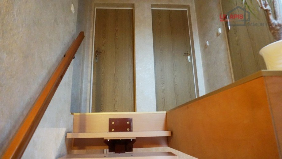 Treppenaufgang zur oberen Etage im 1.OG Doppelhaush�lfte Gro�p�sna