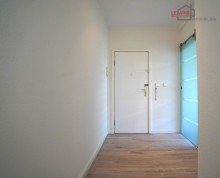 Flurbereich +++ATTRAKTIVE, HELLE 2-RWG MIT TAGESLICHTBAD INKL. DUSCHE U. PKW-STELLPL. IM BELIEBTEN ZWENKAU+++