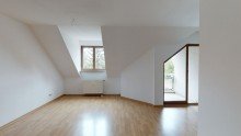 Wohnzimmer +++RUHIGES WOHNEN MIT BERDACHTEM BALKON, OFFENER KCHE IN BELIEBTER LAGE VON TAUCHA+++