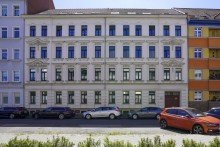 Hausansicht vorn +++ SCHICKE 2-RAUM-DG-ETW M. DACHTERRASSE (S�DSEITE) U. TAGESLICHTBAD UNWEIT D. MARIANNENPARKS +++