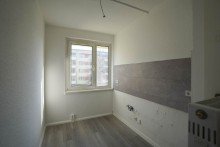 Kche +++ATTRAKTIVE, HELLE 2-RWG MIT TAGESLICHTBAD INKL. DUSCHE U. PKW-STELLPL. IM BELIEBTEN ZWENKAU+++