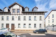 Hausansicht vorn MIT SEEBLICK - HELLE 3-R-DG-WG MIT TAGESLICHTBAD, GSTE-WC UND STELLPLATZ IM BEGEHRTEN MARKKLEEBERG