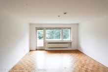 Wohnzimmer +++SCH�NE 2-RWG MIT EBK UND BALKON MIT HERRLICHER AUSSICHT IN DIE NATUR+++