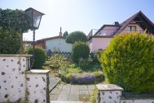 Sitzgelegenheit im Garten Charmantes EFH mit Garage, Nebengeb. u. Grundstck in einer idyllischen sowie grnen Oase v. Taucha